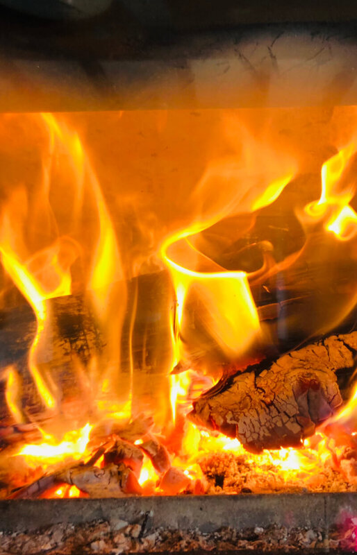Feu de camp, symbole de transformation, d’élan intérieur et de passage à l'action vers sa trajectoire de vie.